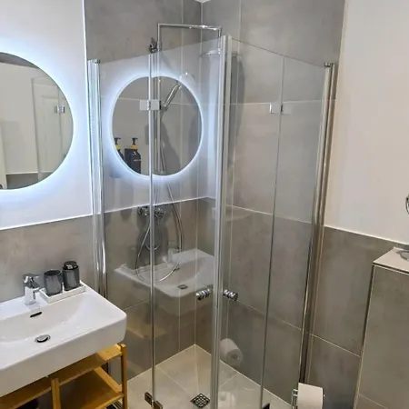 250m Rhein - Ruhiges Naehe Hbf -k-111- By Interhome Apartamento Mayen