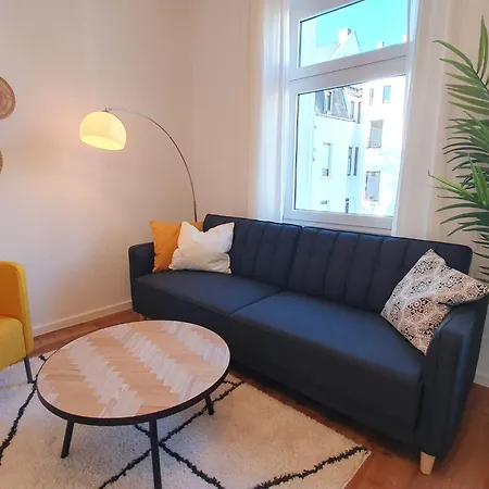 250m Rhein - Ruhiges Naehe Hbf -k-111- By Interhome