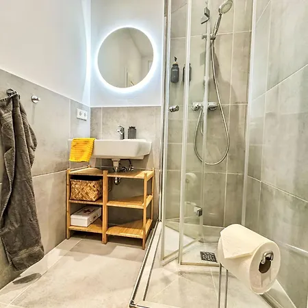 Apartamento 250m Rhein - Ruhiges Naehe Hbf -k-111- By Interhome *